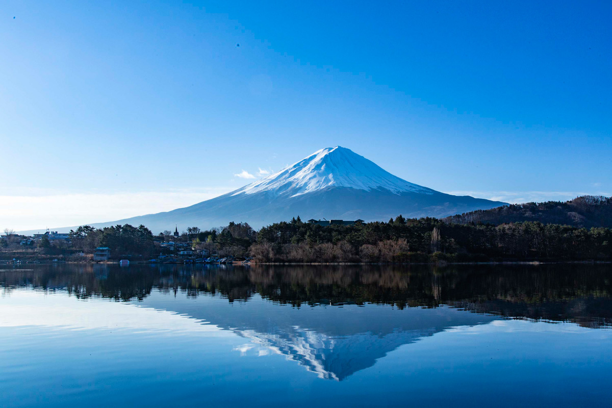 河口湖対岸から撮影した富士山 冬