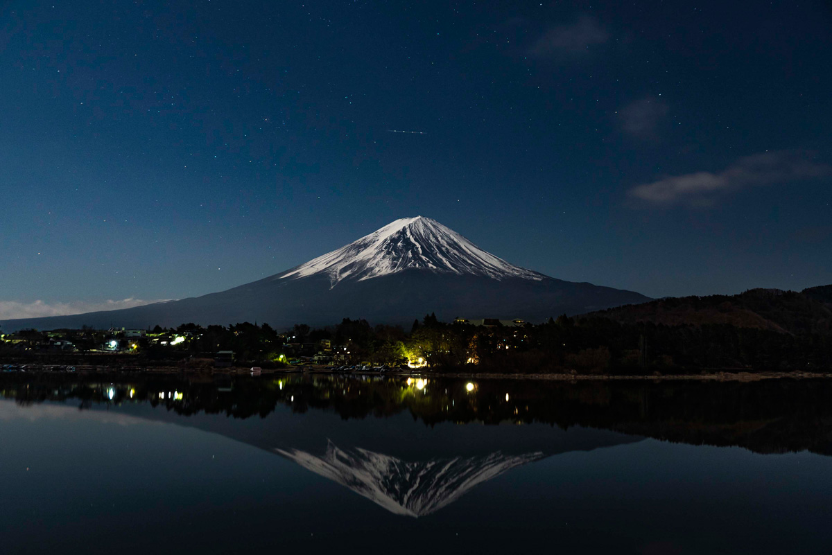 河口湖対岸から撮影した富士山 冬