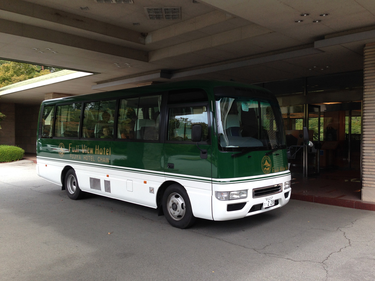 河口湖駅とホテルを結ぶシャトルバス